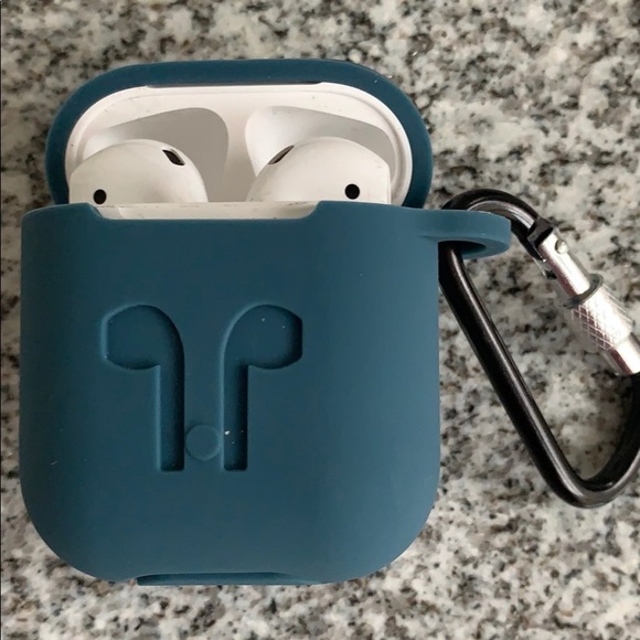 Blue Waterproof Apple AirPods rubber case withclip - Picture 1 of 6